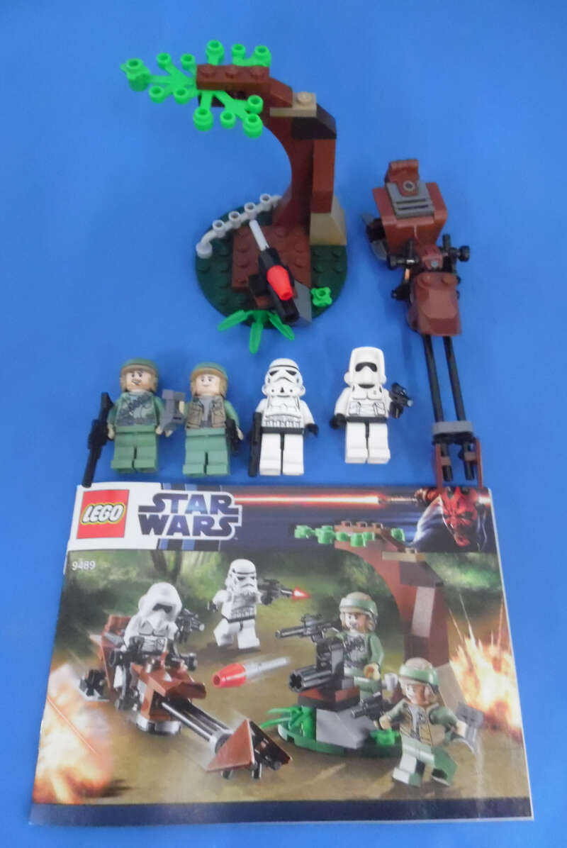 LEGO Star Wars 9489 Endor Rebel Trooper & Imperial Battle Pack 2012 Complete With Instructions
